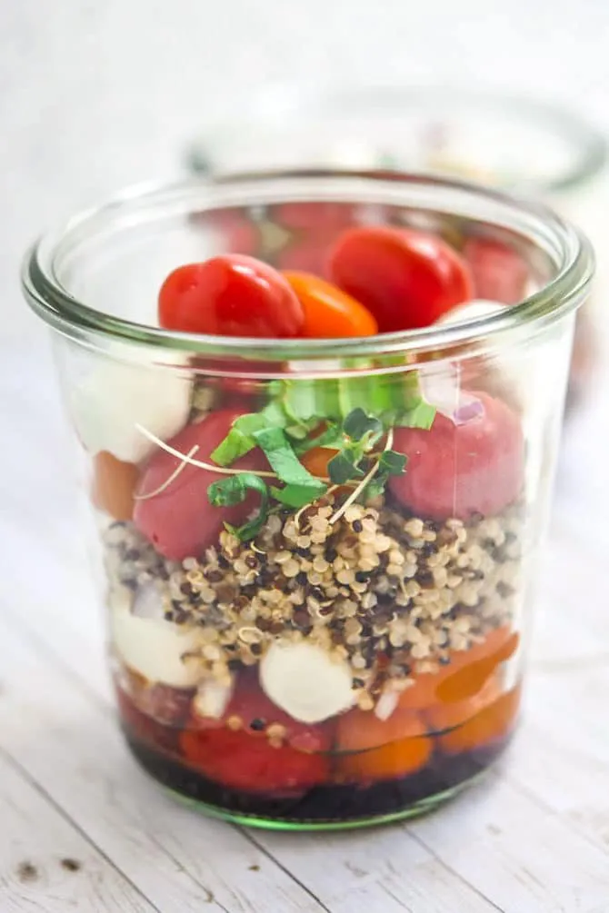 quinoa-caprese-mason-jar-salad