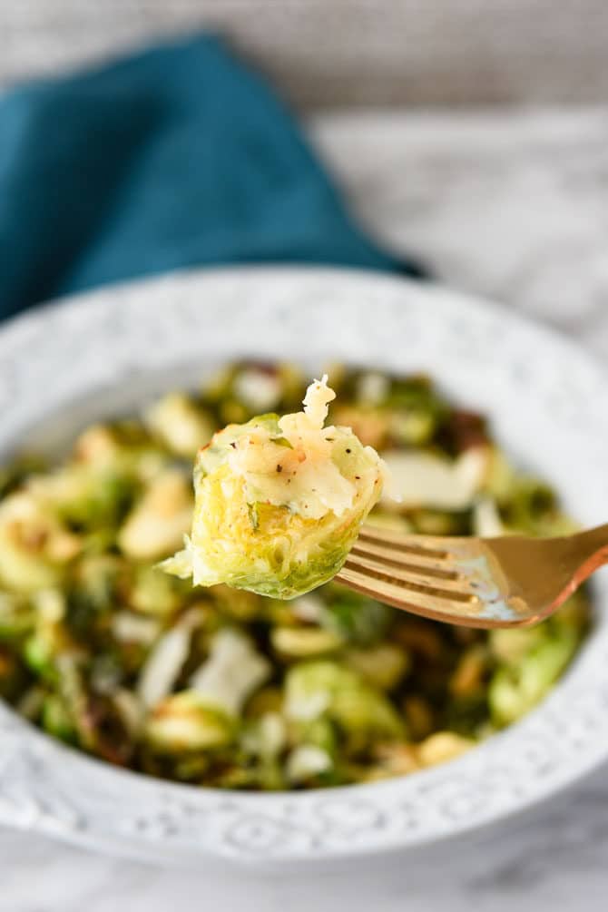 Garlic Parm Brussels Sprouts Air Fryer close upGarlic Parm Brussels Sprouts Air Fryer close up