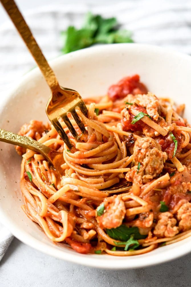 Easy One Pot Linguine with Italian Sausage plated noodle twirl