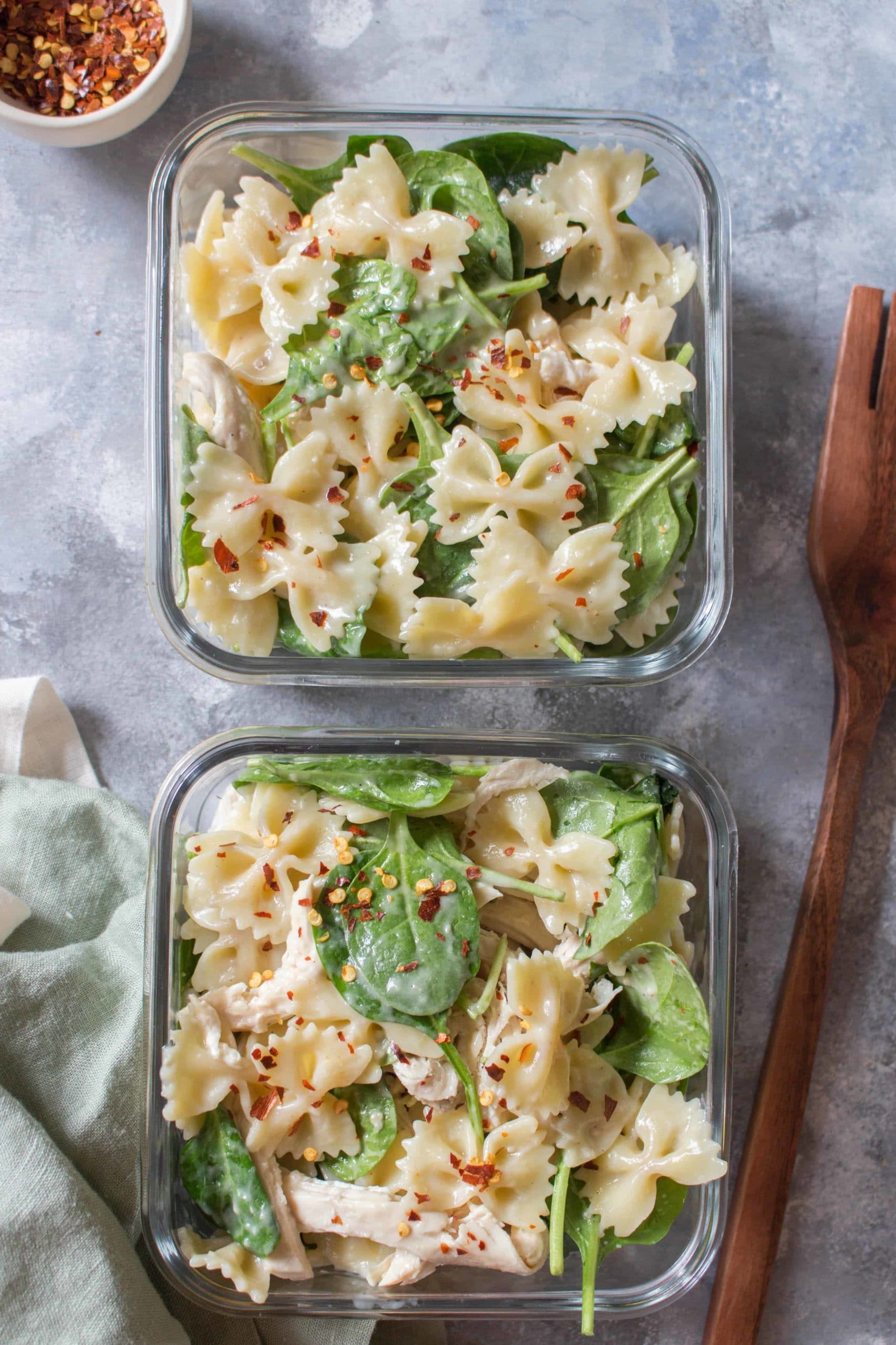 chicken-pasta-salad-in-meal-prep-containers