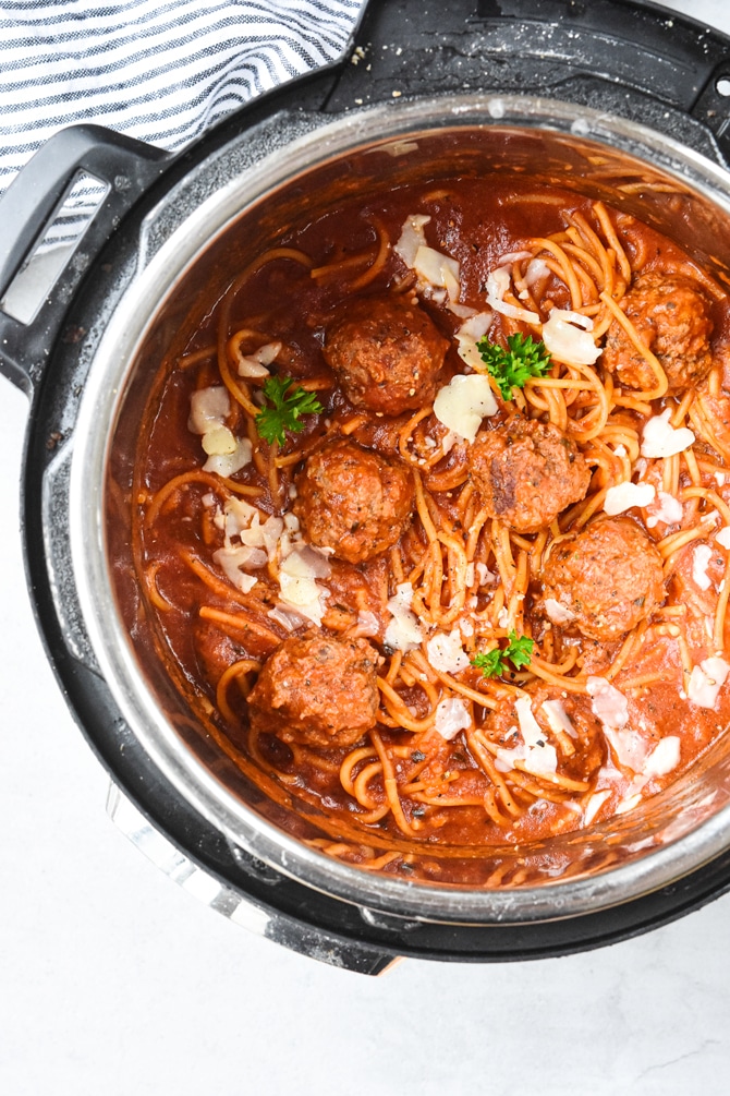 spaghetti-and-meatballs-in-instant-pot-cooked