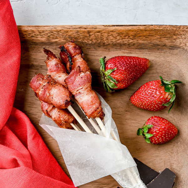 bacon-roses with strawberries and chocolate