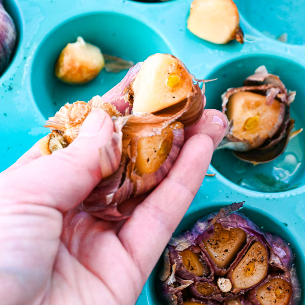 The no foil roasted garlic hack you need! (+ how to freeze it and what